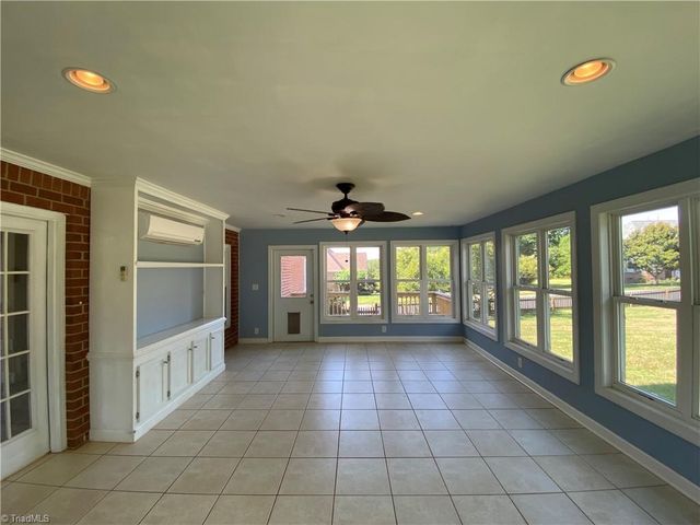 1800 Curraghmore Road, Clemmons, NC 27012