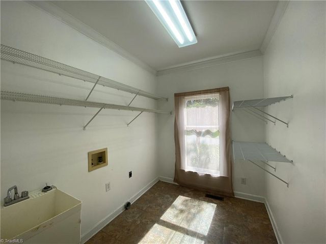 1800 Curraghmore Road, Clemmons, NC 27012