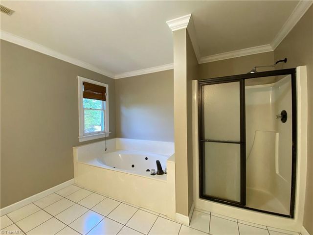 1800 Curraghmore Road, Clemmons, NC 27012