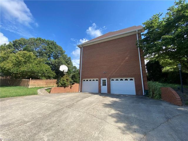 1800 Curraghmore Road, Clemmons, NC 27012