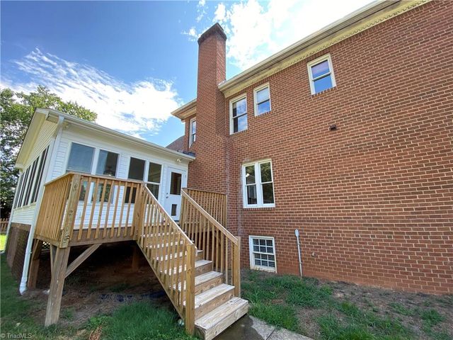 1800 Curraghmore Road, Clemmons, NC 27012