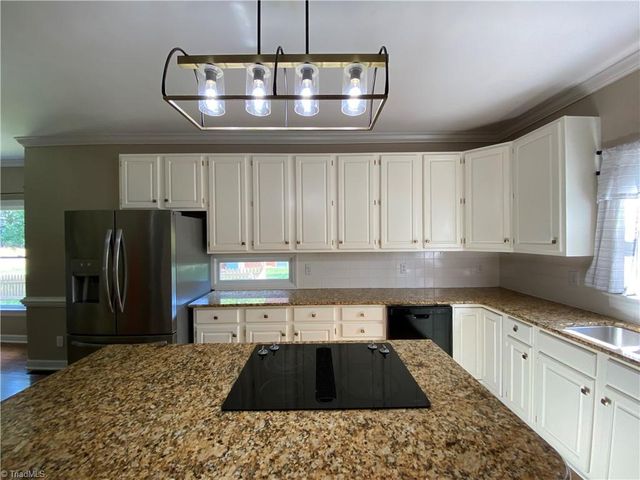 1800 Curraghmore Road, Clemmons, NC 27012