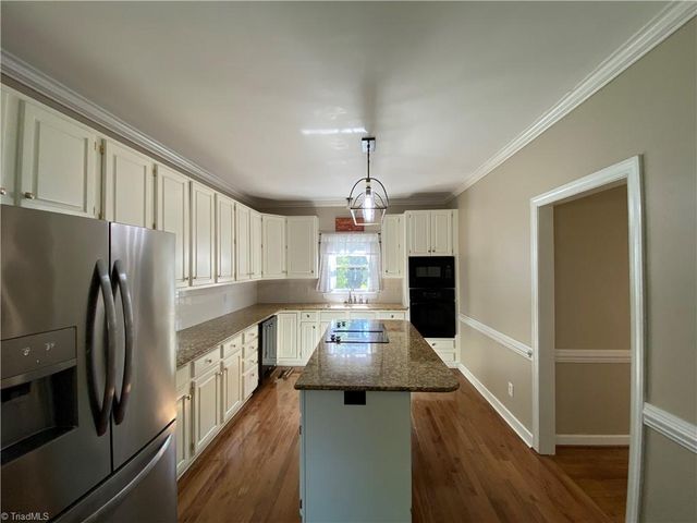 1800 Curraghmore Road, Clemmons, NC 27012