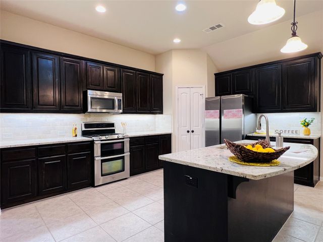 409 Spring Creek Drive, Argyle, TX 76226