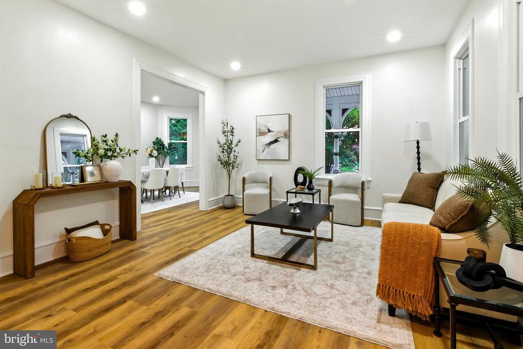 713 MAIN ST, Riverton, NJ 08077