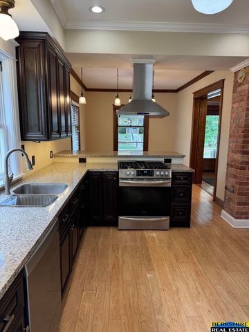 445 S 28 Street, Lincoln, NE 68510