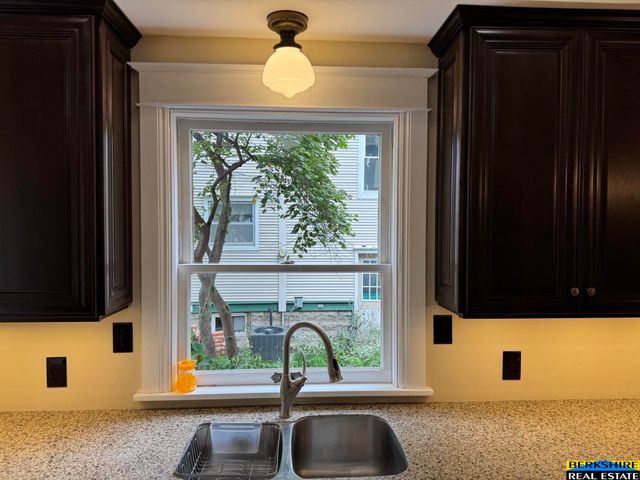 445 S 28 Street, Lincoln, NE 68510