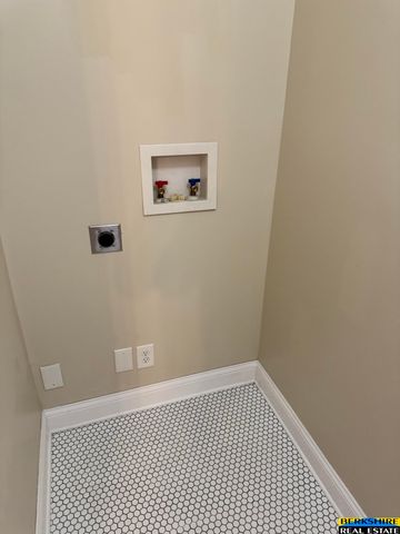 445 S 28 Street, Lincoln, NE 68510