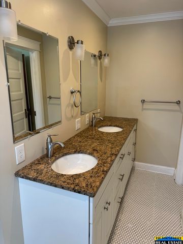 445 S 28 Street, Lincoln, NE 68510