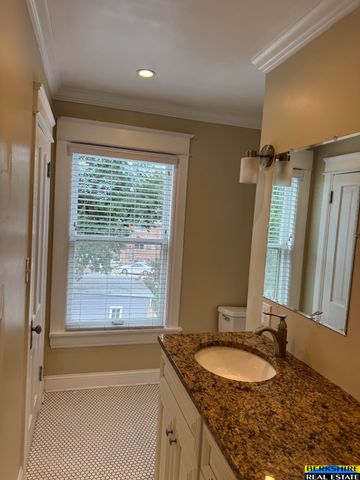 445 S 28 Street, Lincoln, NE 68510