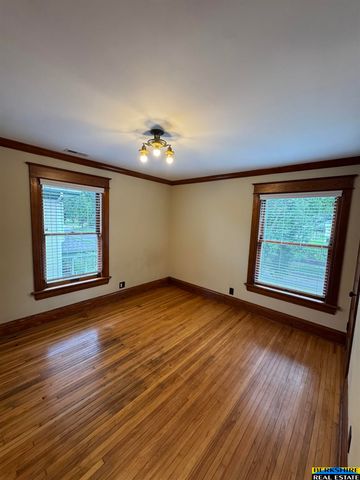 445 S 28 Street, Lincoln, NE 68510