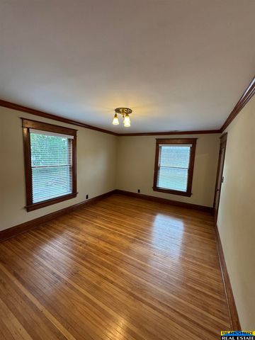 445 S 28 Street, Lincoln, NE 68510