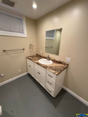 445 S 28 Street, Lincoln, NE 68510