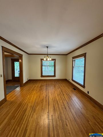 445 S 28 Street, Lincoln, NE 68510