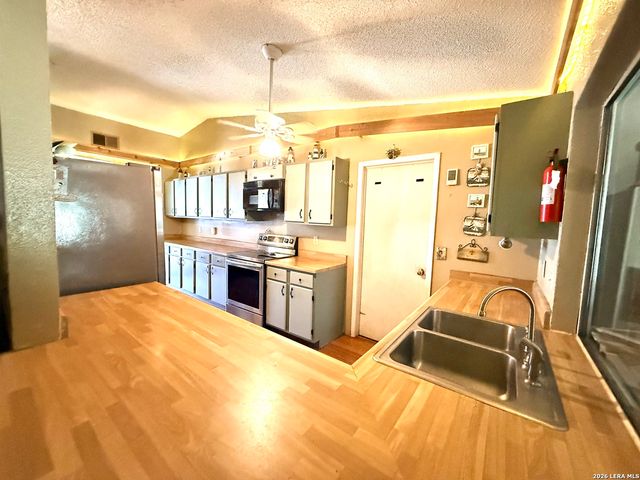10203 PLUMAS DR, Converse, TX 78109