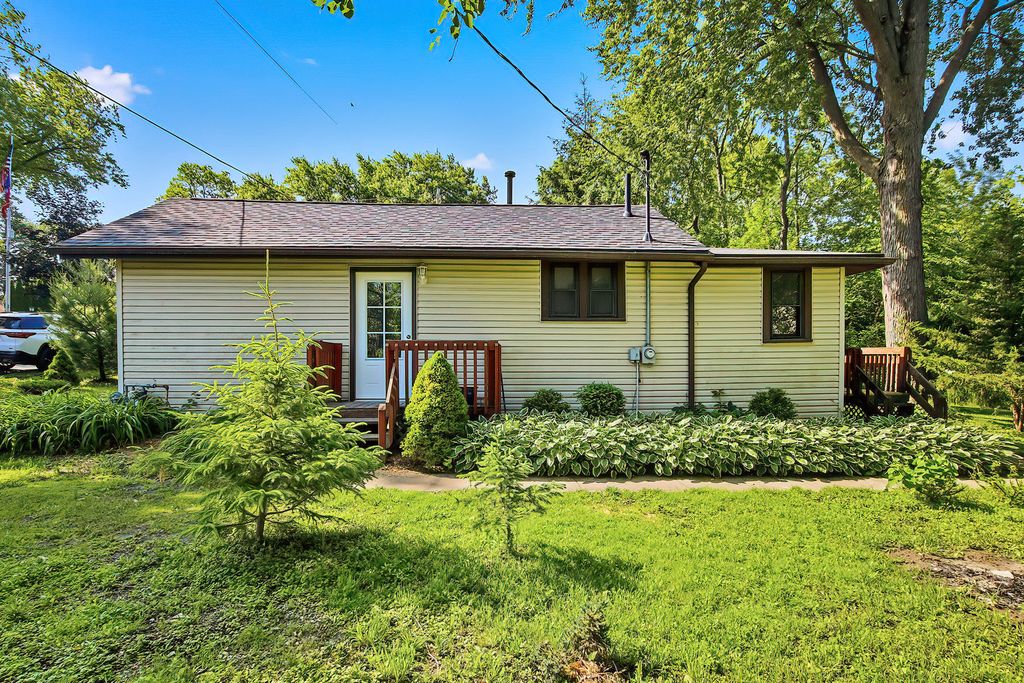 N1543 Orchid Drive, Bloomfield, WI 53128