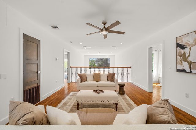 114 CLOVERLEAF AVE, San Antonio, TX 78209