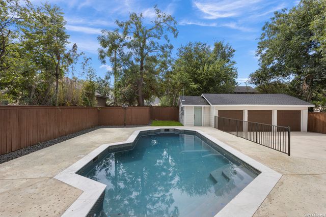 114 CLOVERLEAF AVE, San Antonio, TX 78209