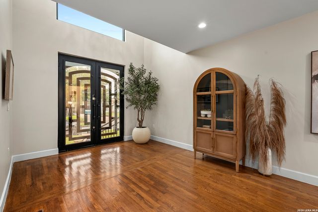 114 CLOVERLEAF AVE, San Antonio, TX 78209