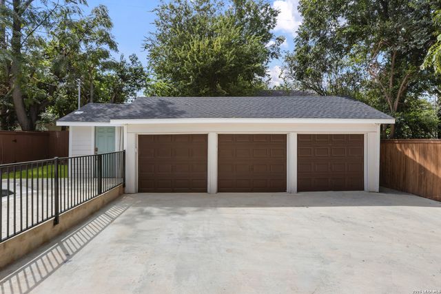 114 CLOVERLEAF AVE, San Antonio, TX 78209