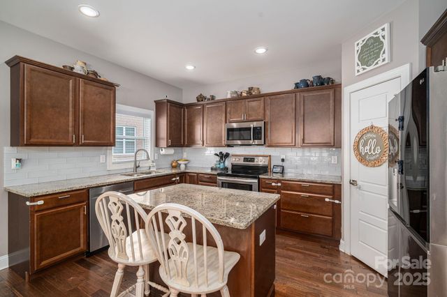 1261 10th Street Place NW 34, Hickory, NC 28601