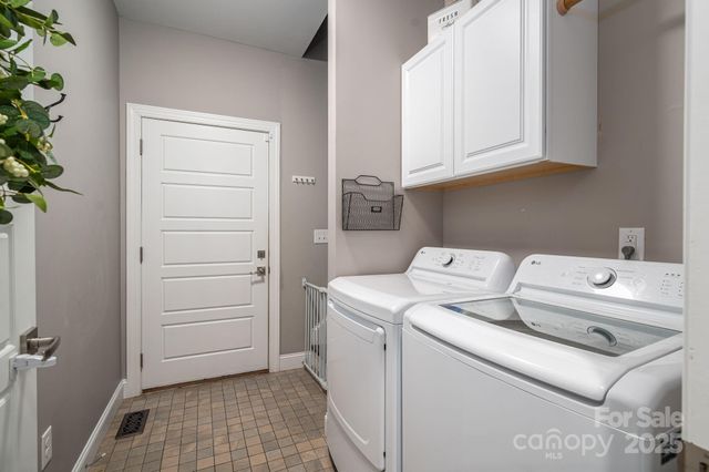 1261 10th Street Place NW 34, Hickory, NC 28601