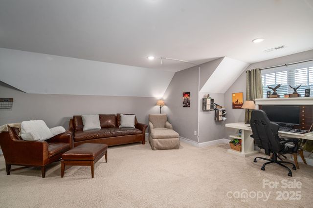 1261 10th Street Place NW 34, Hickory, NC 28601