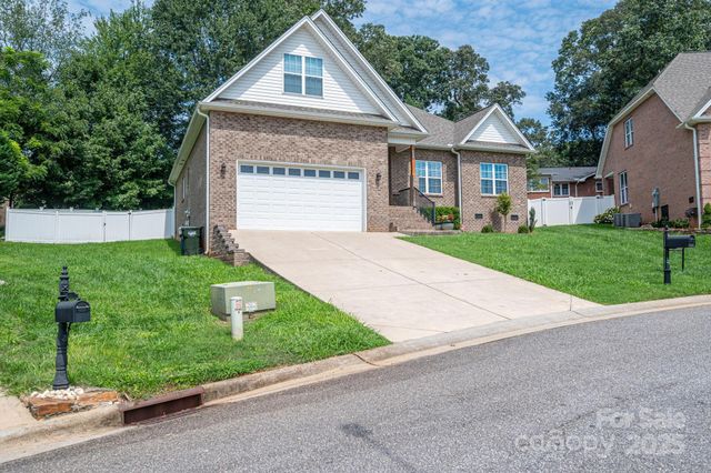 1261 10th Street Place NW 34, Hickory, NC 28601