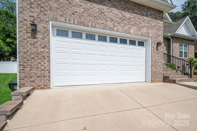 1261 10th Street Place NW 34, Hickory, NC 28601