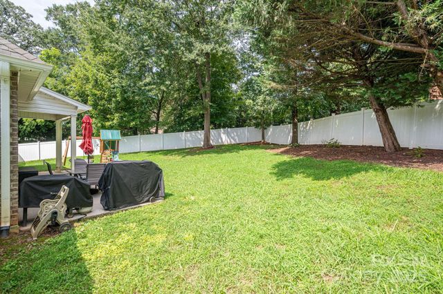 1261 10th Street Place NW 34, Hickory, NC 28601