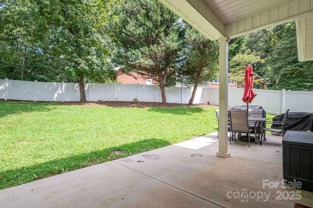 1261 10th Street Place NW 34, Hickory, NC 28601