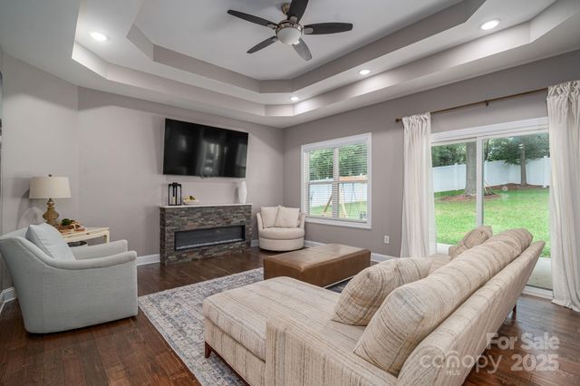 1261 10th Street Place NW 34, Hickory, NC 28601