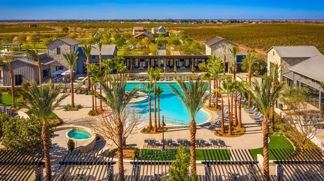 696 Grace Way, Madera, CA 93636