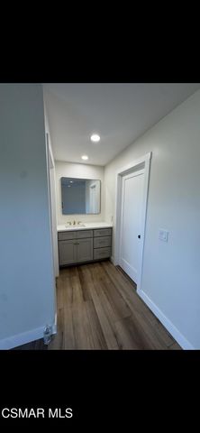 8 Madrid Avenue, Newbury Park, CA 91320