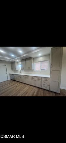 8 Madrid Avenue, Newbury Park, CA 91320