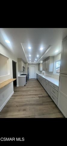 8 Madrid Avenue, Newbury Park, CA 91320