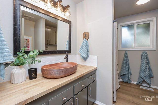 3215 W Alpine Street, Boise, ID 83705