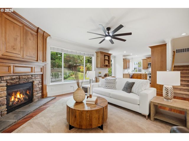 19477 VIEW Dr, West Linn, OR 97068