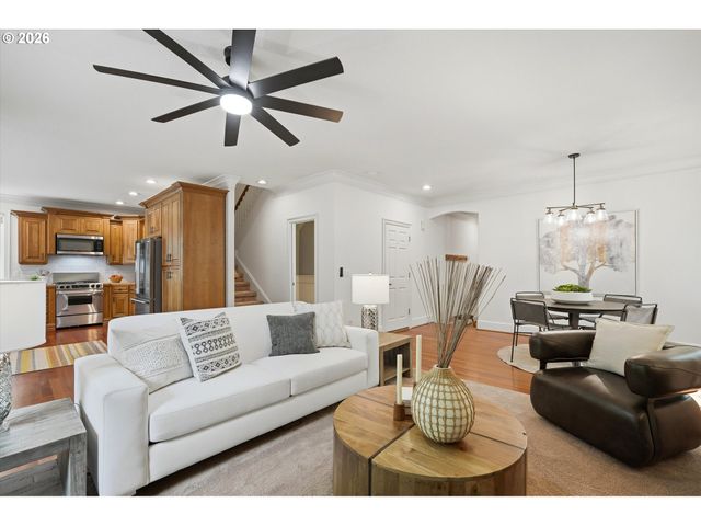 19477 VIEW Dr, West Linn, OR 97068