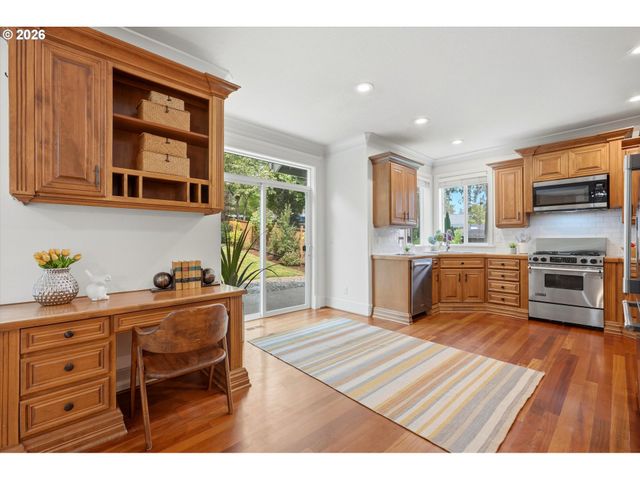 19477 VIEW Dr, West Linn, OR 97068