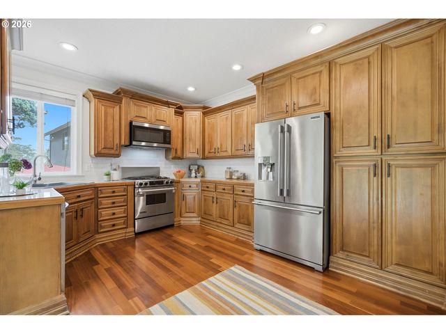 19477 VIEW Dr, West Linn, OR 97068