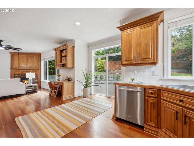 19477 VIEW Dr, West Linn, OR 97068