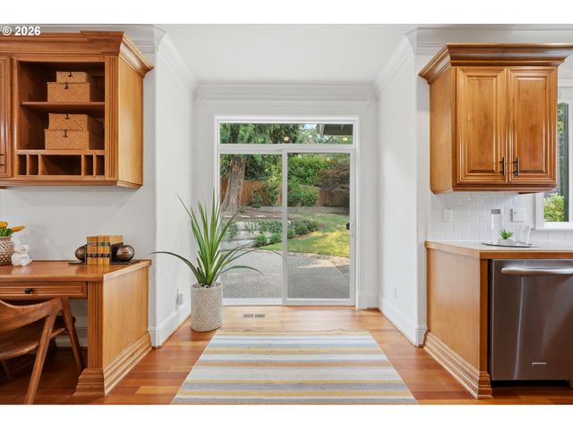 19477 VIEW Dr, West Linn, OR 97068