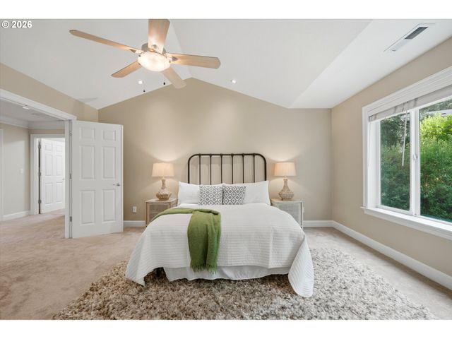 19477 VIEW Dr, West Linn, OR 97068