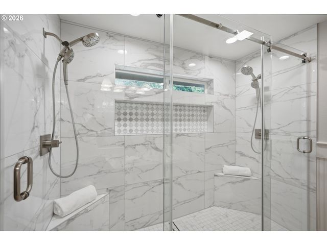 19477 VIEW Dr, West Linn, OR 97068
