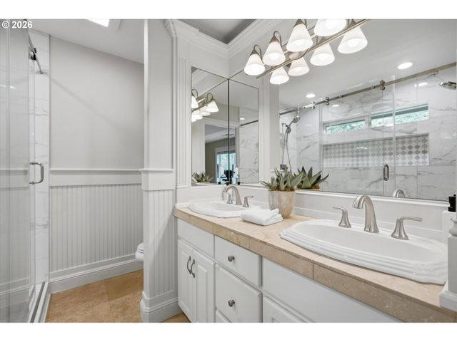 19477 VIEW Dr, West Linn, OR 97068