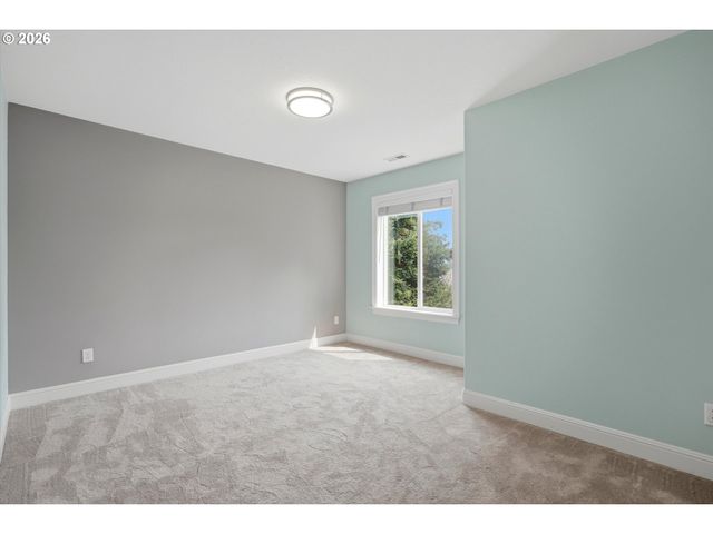 19477 VIEW Dr, West Linn, OR 97068