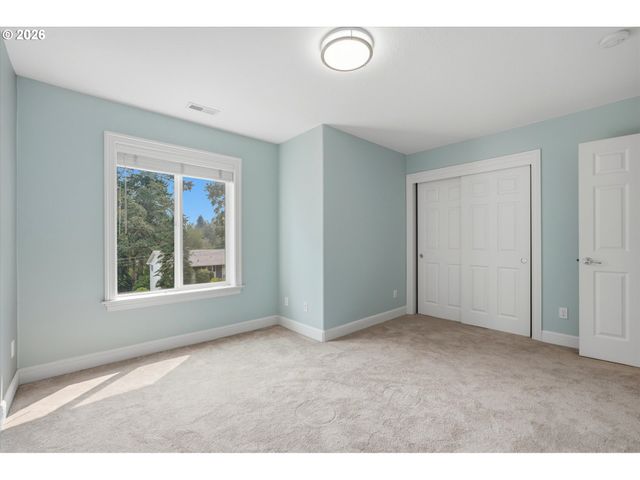 19477 VIEW Dr, West Linn, OR 97068