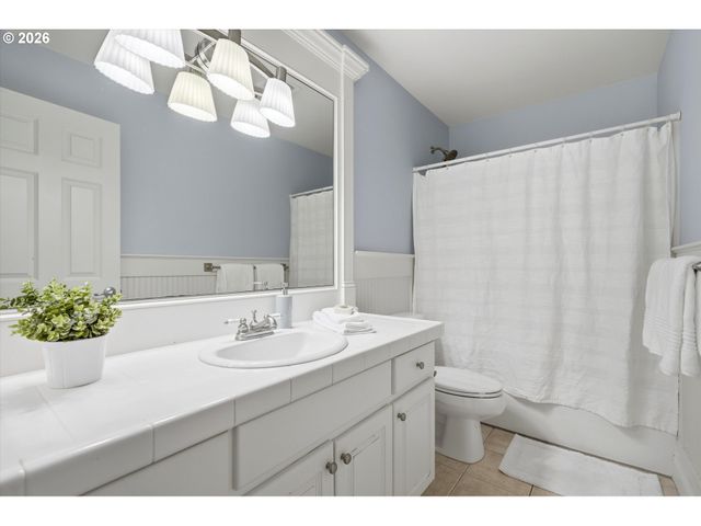 19477 VIEW Dr, West Linn, OR 97068