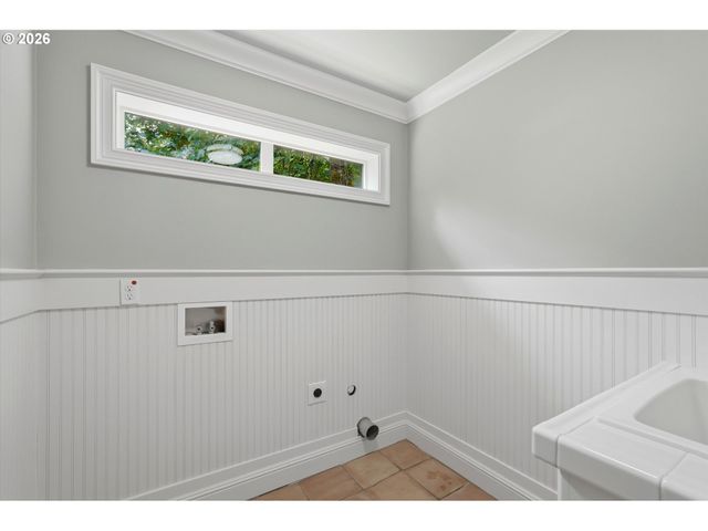 19477 VIEW Dr, West Linn, OR 97068